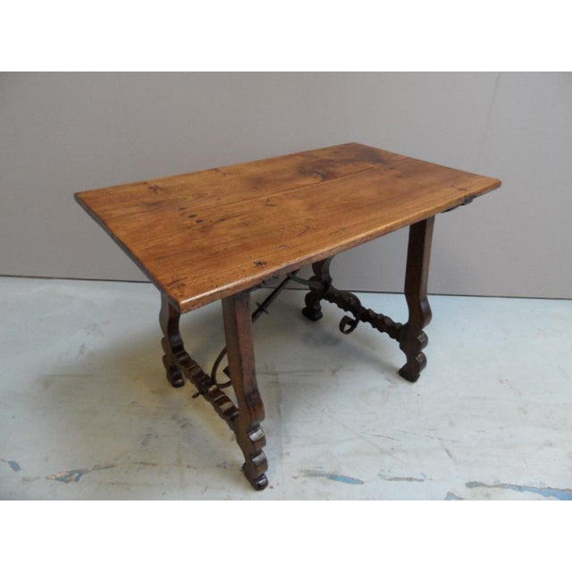 Antique Spanish sidetable made around 1750. In very good and original condition.