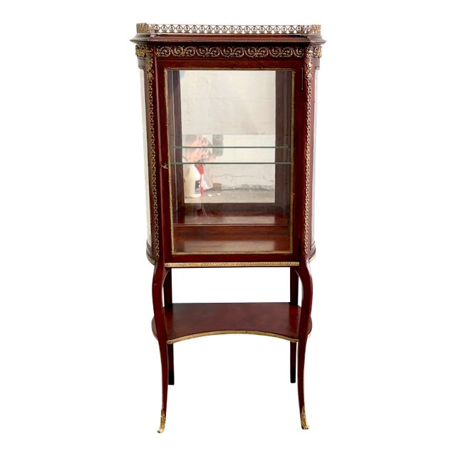 Early 20th Century Louis XV Style Gilt Metal Mounted Mahogany Vitrine For Sale