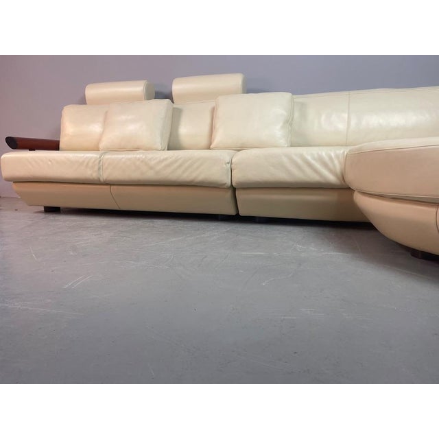 Metal Mid-Century Italian Cream Leather Landscape Sofa with Chaise Longue and Integrated Table from Frighetto, Italy, 1980s, Set of 2 For Sale - Image 7 of 18
