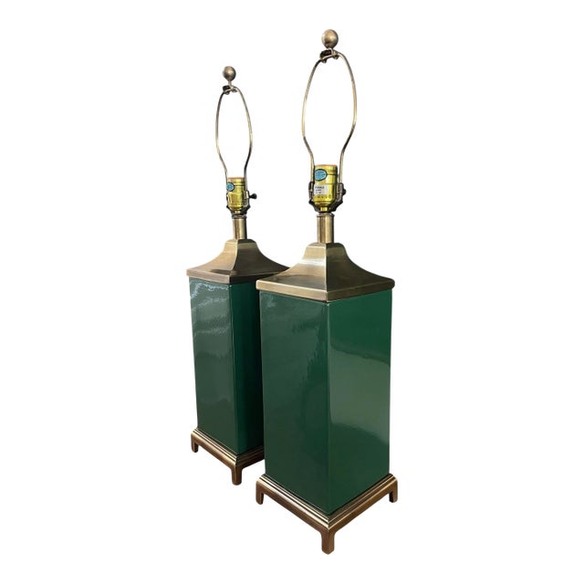 Vintage Tyndale Chicago Emerald Green Lacquer & Brass Table Lamps – A Pair For Sale