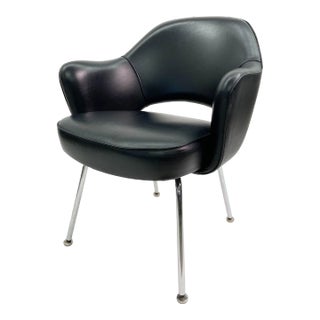 Saarinen Executive Armchair in Original Black Leather, Steel Tubular Legs For Sale