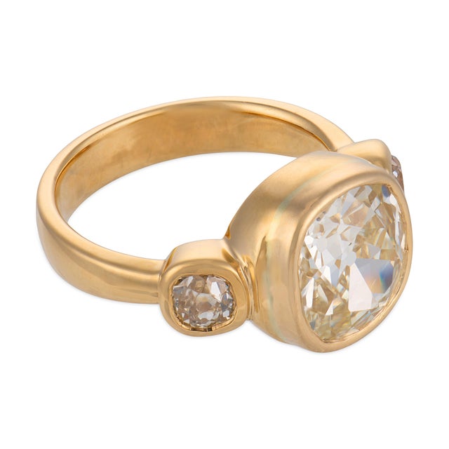 Vintage Gia 3.52 Carat Old Mine Cut Diamond 18k Yellow Gold Trilogy Ring, Size 6 For Sale - Image 4 of 6