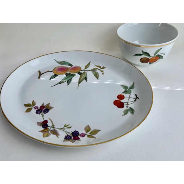 Mid 20th Century Royal Worcester Evesham Gold Platter & Bowl For Sale - Image 9 of 18