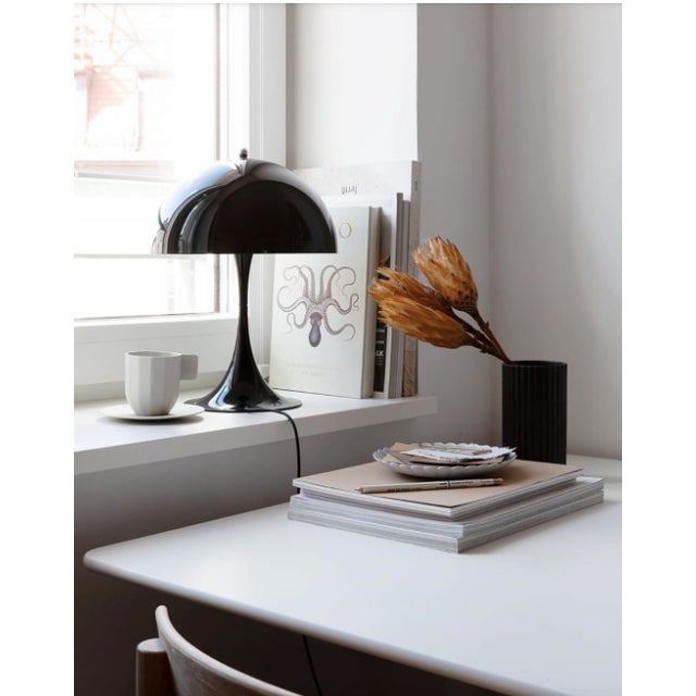 Verner Panton Louis Poulsen Panthella 250 Mini Table Lamp - Brand New in Box - Black (Limited Edition) - Corded Version For Sale - Image 4 of 5