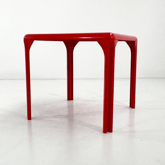 Artemide Red Stadio Dining Table by Vico Magistretti for Artemide, 1970s For Sale - Image 4 of 9