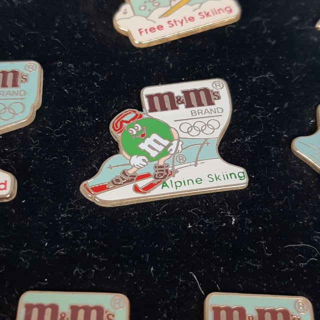 1990s Vintage Winter Olympic Games Pin Set Limited Edition N.10 from M&Ms, 1992, Set of 10 For Sale - Image 5 of 12