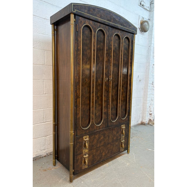 A striking example of 1970s luxury design, this Hollywood Regency armoire by Mastercraft showcases the brand’s signature...