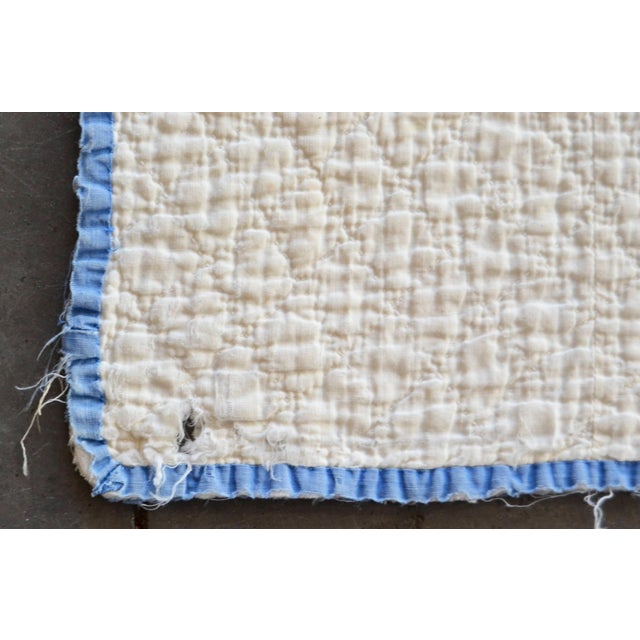 Textile 1940’s Vintage Hand-Quilted Irish Chain Cotton Quilt For Sale - Image 7 of 8
