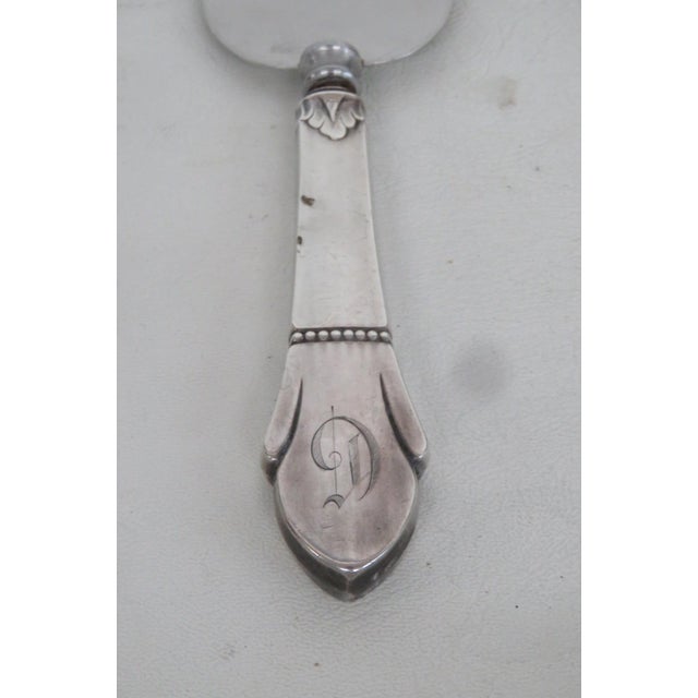 Mid 20th Century Pie Cake Server Stainless Steel Blade Sterling Silver Handle D Monogram For Sale - Image 4 of 8