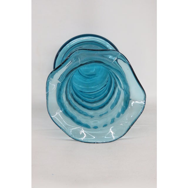 Mid 20th Century Turquoise Aqua Blue Vase Hand Blown Sculpted Art Glass With Ruffled Edge 4755b For Sale - Image 5 of 11