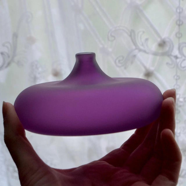 Contemporary Nick Kekic Signed Purple Squat Bud Vase – Studio Art Glass, Vintage For Sale - Image 3 of 6