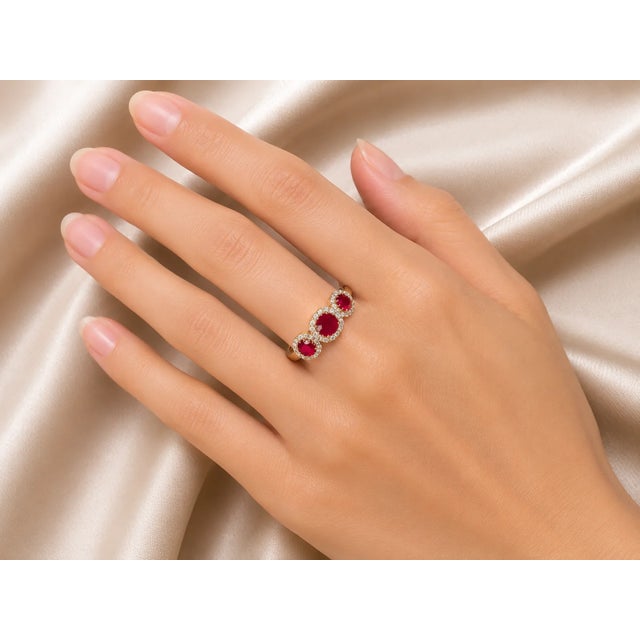 Modern Late 20th Century 14K White Gold Diamond Ruby 3 Stone Band Ring, Size 6.75 For Sale - Image 3 of 3