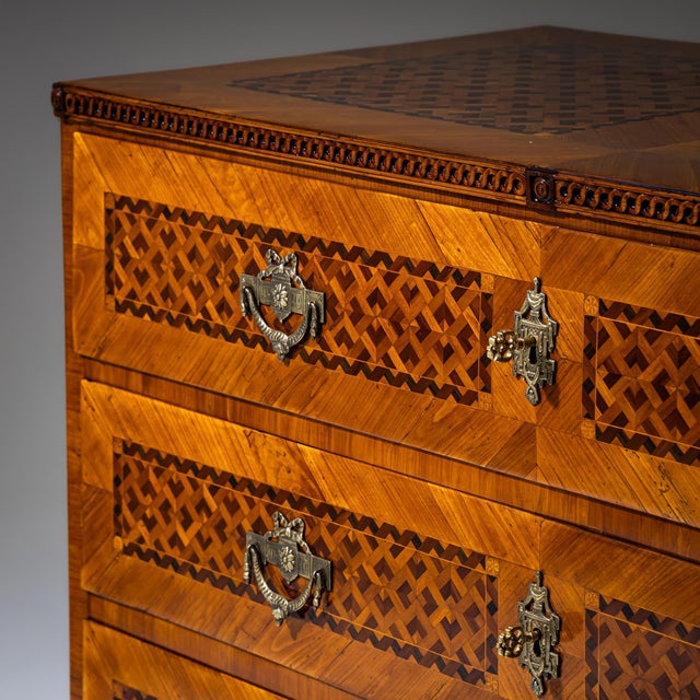Louis Seize Marquetry Chest of Drawers, late 18th Century For Sale In New York - Image 6 of 15