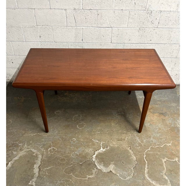 A wonderful example of high end Danish mid century furniture, this dining table designed by Johannes Andersen for Uldum...