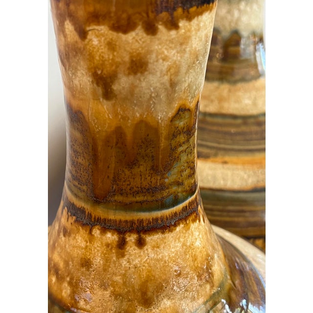 Nova Pair 1960s Nova of California Hand-Thrown Ceramic Lamps With Earth-Tone Stripes For Sale - Image 4 of 10