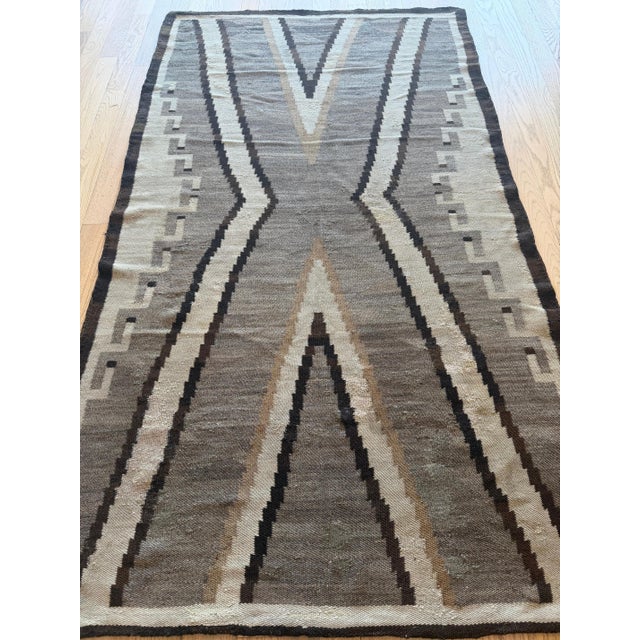 Textile Paths of the Sacred Mountains Late 19th-Century Navajo Transitional Handmade Rug For Sale - Image 7 of 18