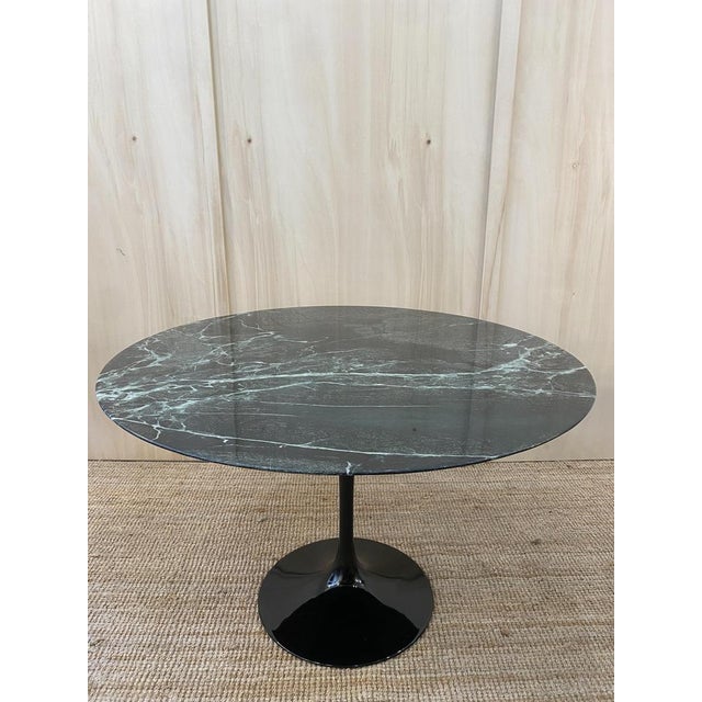 Aqua Round Tulip Table with Green Alpine Marble Top by Eero Saarinen for Knoll Inc. / Knoll International, 1980s For Sale - Image 8 of 12