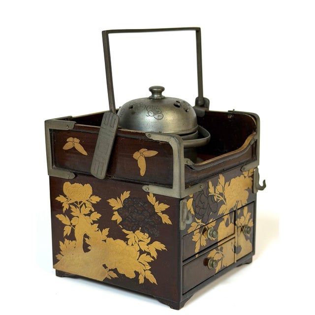 Japanese Meiji Gold Maki-e Lacquer Tabako-Bon Smoking Cabinet For Sale - Image 16 of 18