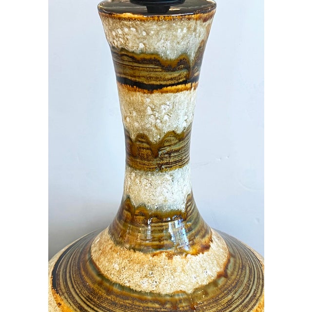 Contemporary Pair 1960s Nova of California Hand-Thrown Ceramic Lamps With Earth-Tone Stripes For Sale - Image 3 of 10