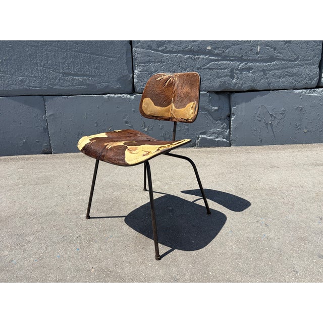1950s Early Eames style DCM Dining Chair With Original Hair on Hide Upholstery, Cowhide For Sale - Image 9 of 16