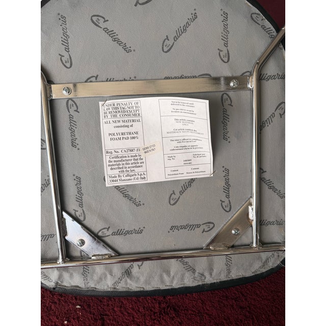 This is a beautiful Rounds Glass Table with cushioned chairs. All chairs are in perfect condition. Calligaris is...