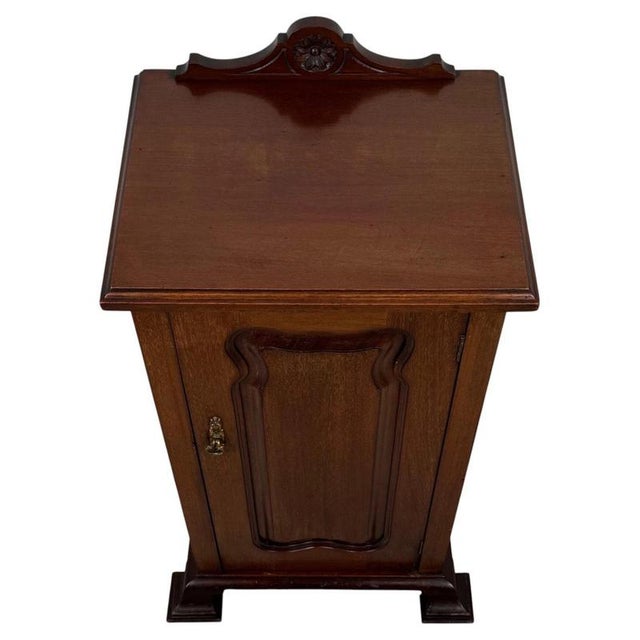A charming early 20th-century English pot cupboard, finely constructed from mahogany and distinguished by its compact...