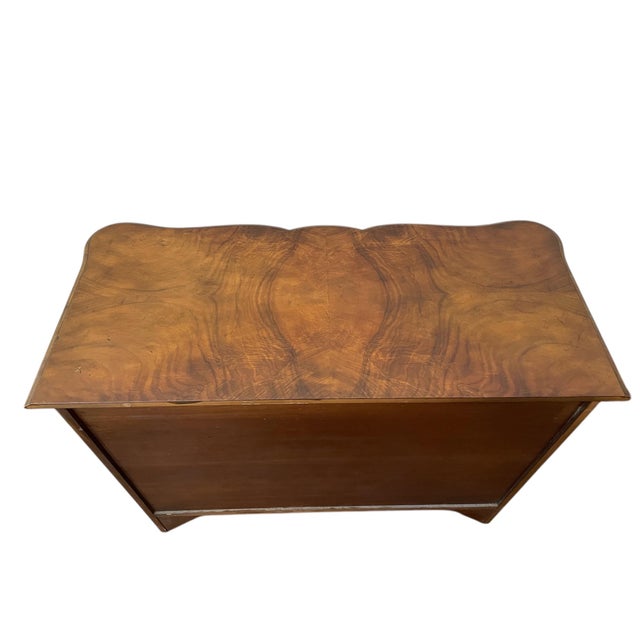 1970s Baker Furniture Collector Figured Walnut Bombe Four-Drawer Commode For Sale - Image 9 of 11