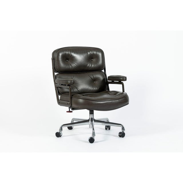 Gray Eames Time Life Executive Lobby Chair for Herman Miller, Gray Leather Office Desk Chair, 1988 For Sale - Image 8 of 18