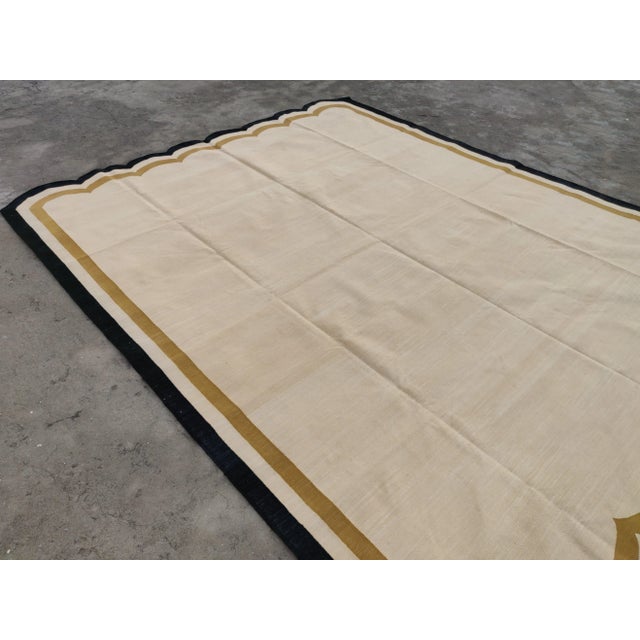 Mid-Century Modern Handmade Cotton Scalloped Rug in Light Yellow With Tan and Black Border - 8x10 For Sale - Image 3 of 11