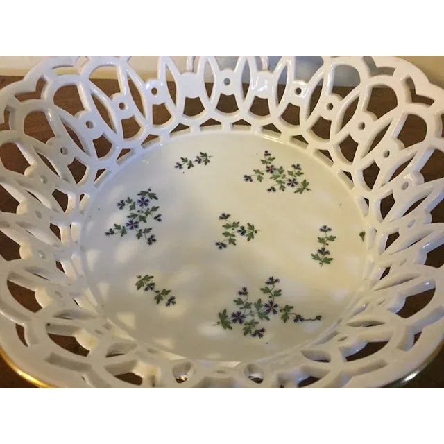 Antique 18th Century French Empire Dihl et Guerhard Porcelain Sprig Reticulated Corbeille For Sale In New York - Image 6 of 12
