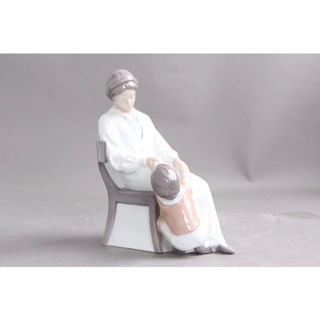 Model 1642 Mother & Child Figure from Bing & Grøndahl For Sale - Image 6 of 9