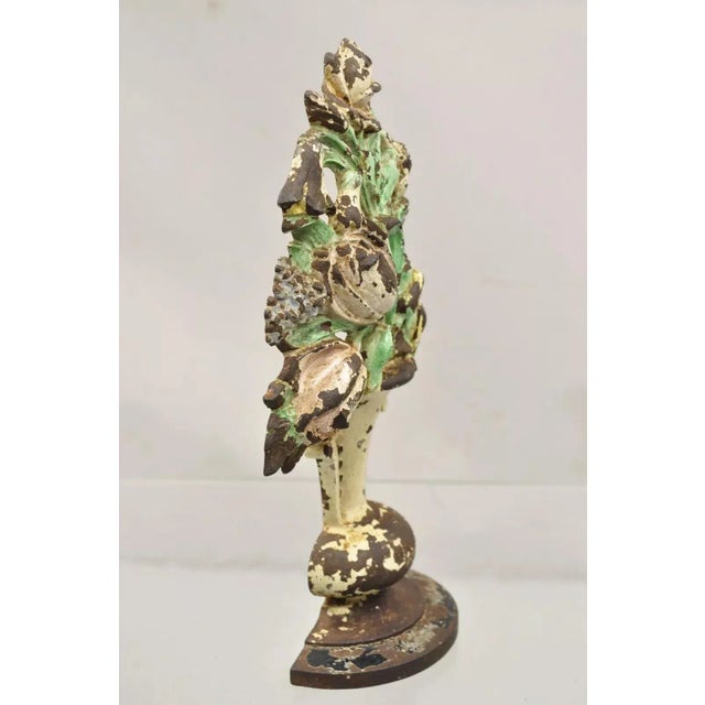 1900 - 1909 Antique Victorian Hubley Tall Cast Iron Figural Floral Painted Bouquet Door Stop For Sale - Image 5 of 10