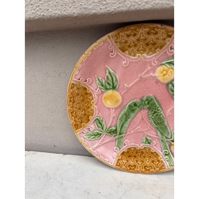 French Pink Majolica Parakeets Plate Salins, Circa 1890 For Sale - Image 4 of 5