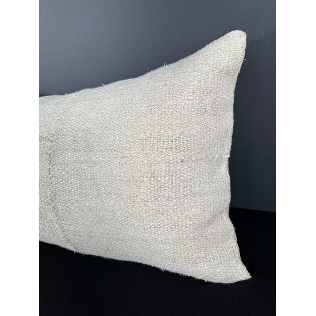 Contemporary Turkish Hemp Pillow Cushion Natural Beige Pillow Cushion Cover 16" x 24" For Sale - Image 3 of 4