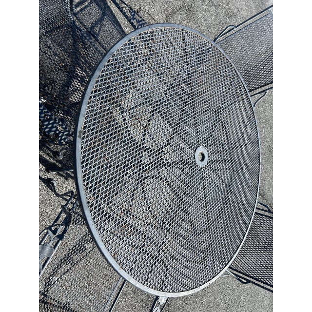 1960s Vintage Russell Woodard Wrought Iron Patio Set Table & 4 Chairs, Attributed For Sale - Image 5 of 12