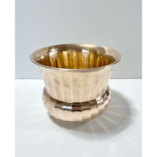 Vintage Brass Cachepot Planter – Fluted Ribbed Bowl, Hollywood Regency Style Decor For Sale - Image 9 of 10