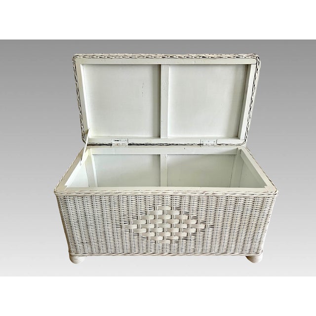 Vintage White Wicker Blanket Chest or Trunk, Lloyd Loom Style For Sale In Tampa - Image 6 of 9