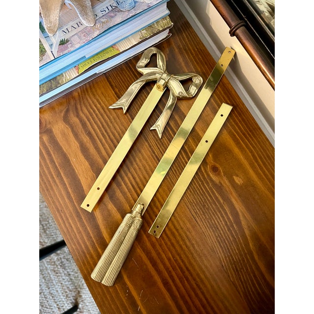 Vintage Brass Bow & Tassel Picture Frame Decoration, 3pc Adjustable Wall Plate Hanger For Sale - Image 9 of 10