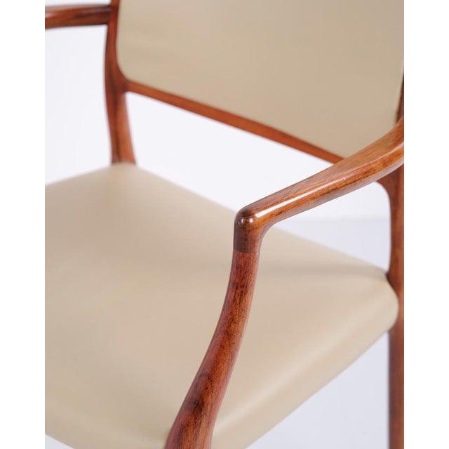 Model 65 Armchair in Rosewood with Light Elegance Leather by N.O. Møller for J.L. Møllers, 1960s, Set of 4 For Sale - Image 9 of 14