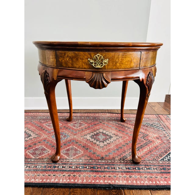 Vintage Baker Furniture Queen Anne Burl Walnut Round Accent Table | Georgian Style Carved Shell Side Table With Drawer For Sale - Image 9 of 12