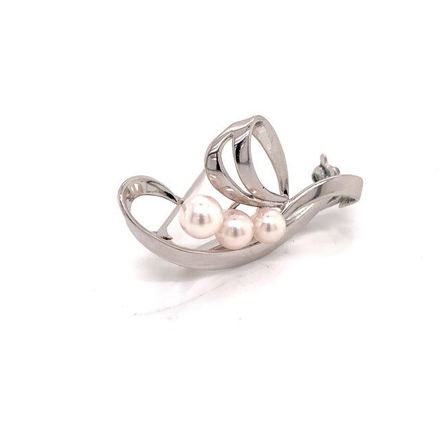 1990s 1990s Mikimoto Estate Akoya Pearl Brooch Pin Sterling Silver For Sale - Image 5 of 8