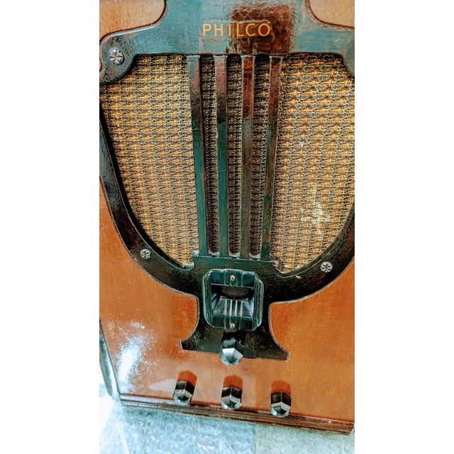 Radiobar Corp. and Philco Vintage Philco Tombstone Tube Radio Lyre Shaped 1935 For Sale - Image 4 of 6
