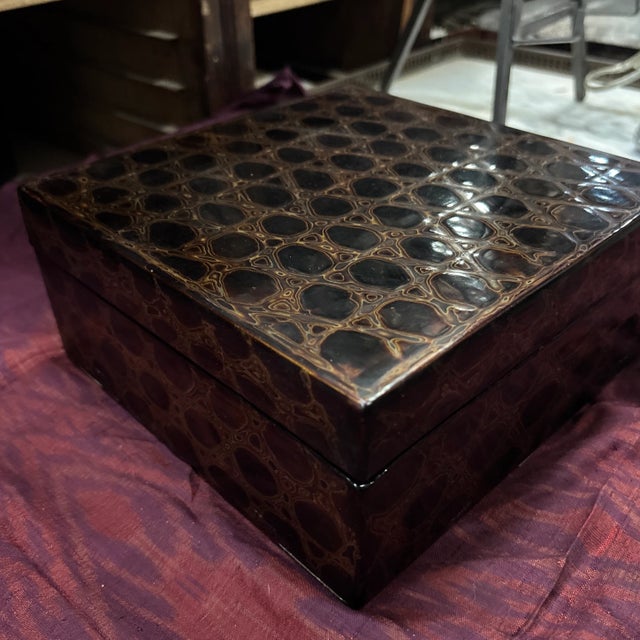 Honeycomb Pattern Lacquer Box 9x9x3.5" For Sale - Image 10 of 11
