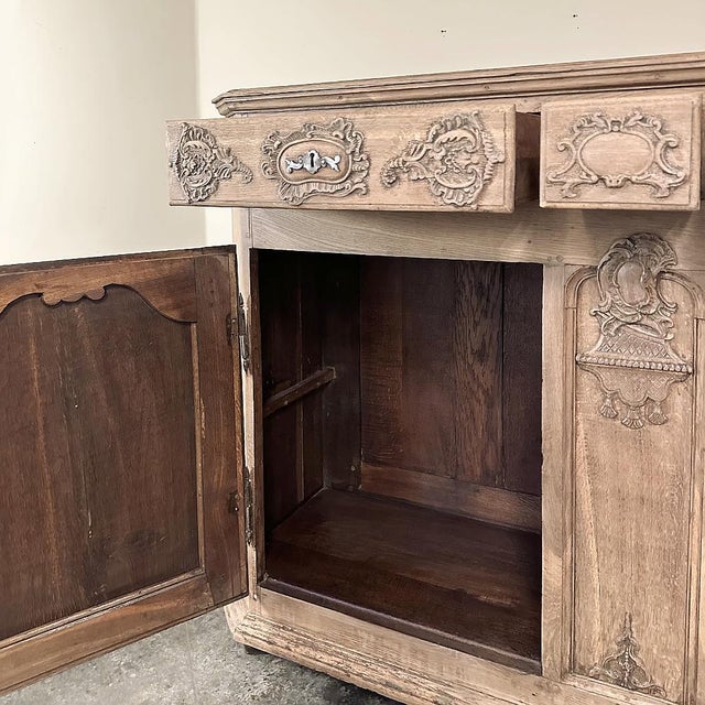 Early 18th Century Belgian Liègeois Régence Period Hand-Carved Stripped Oak Mermaid Buffet For Sale - Image 15 of 18