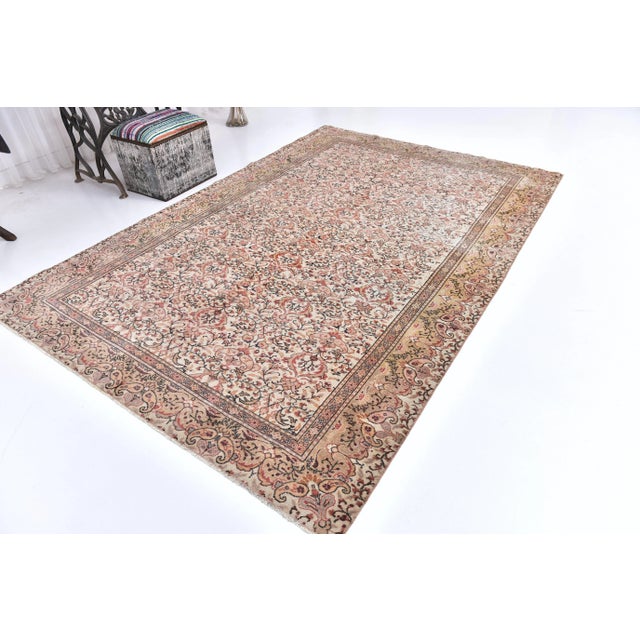 Vintage Turkish Rug in Wool, in Flawless conditions. Designed 1970 to 1979