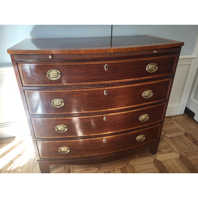 Baker Furniture Company Late 20th Century Baker Bow Front Banded Top & 4 Drawers Pull Out Desk Bachelor Chest Dresser For Sale - Image 4 of 10