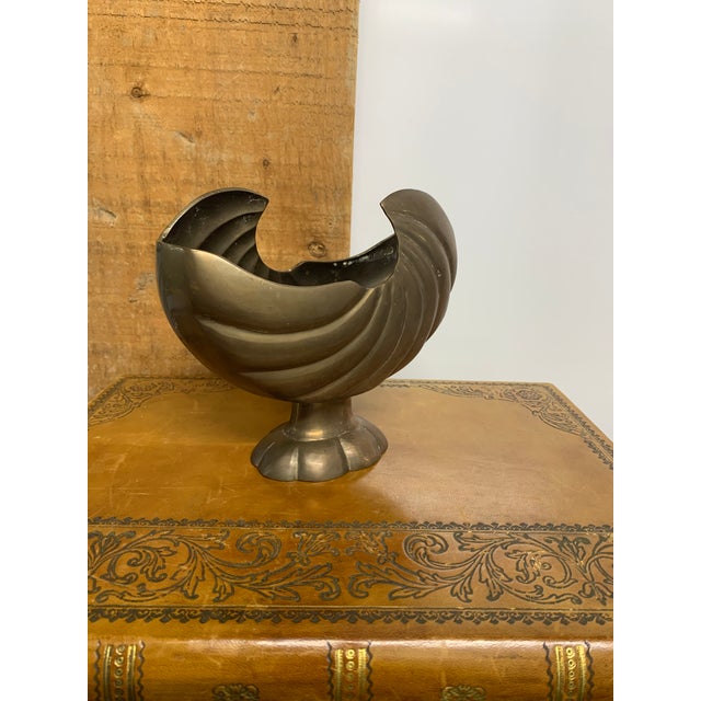 Art Deco Vintage Hollywood Regency Style Brass Nautilus Shell Footed Planter For Sale - Image 3 of 4