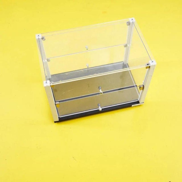 This charming display case made of clear acrylic is a modern design piece, perfect for showcasing collections and valuable...