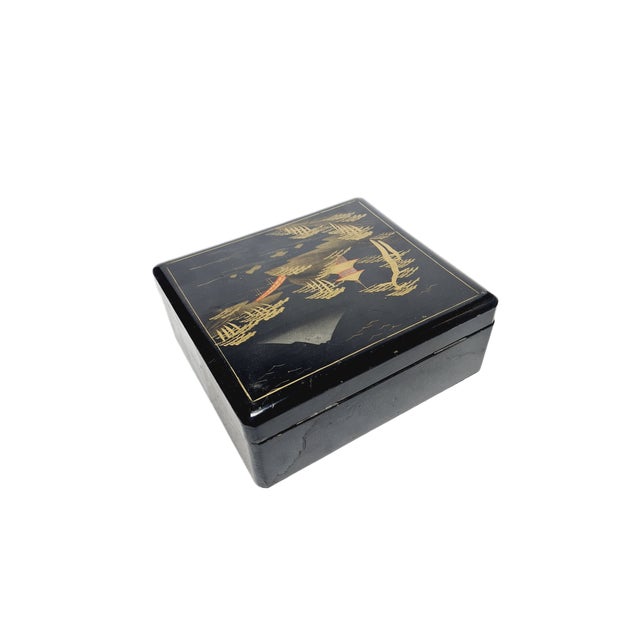 Japanese Lacquerware Box, 1950s, in Very Good conditions. Designed 1950 to 1959