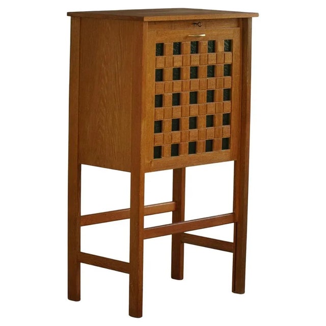 Mid-Century Modern Danish Bar Cabinet in Oak with Green Glass, 1960s For Sale - Image 18 of 18